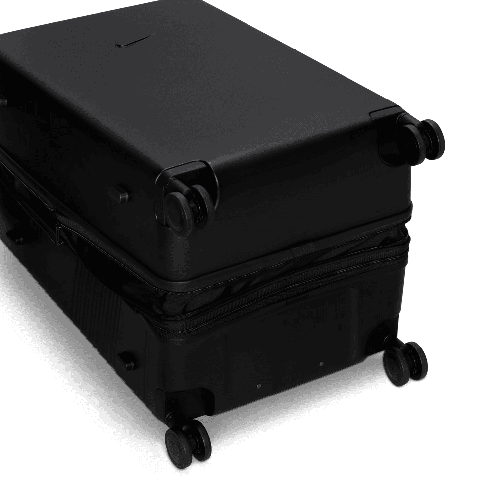 Nike 29 IN Hardshell Luggage