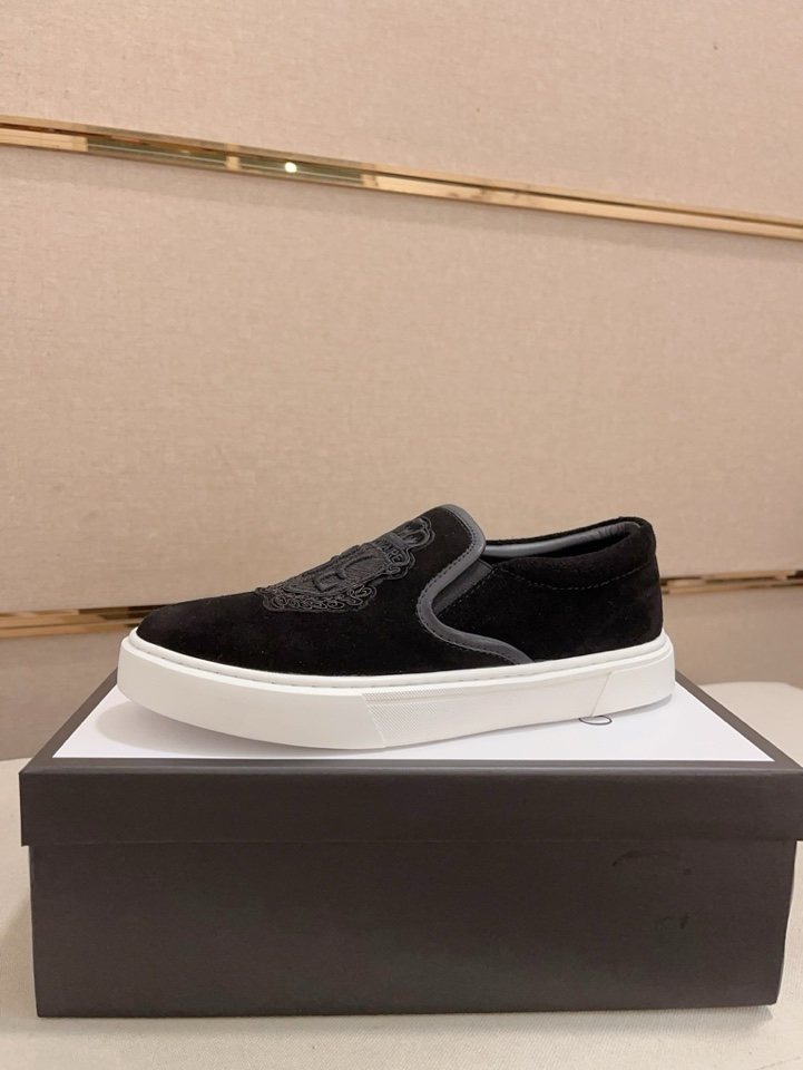 Gucci Crest Slip-On Shoes